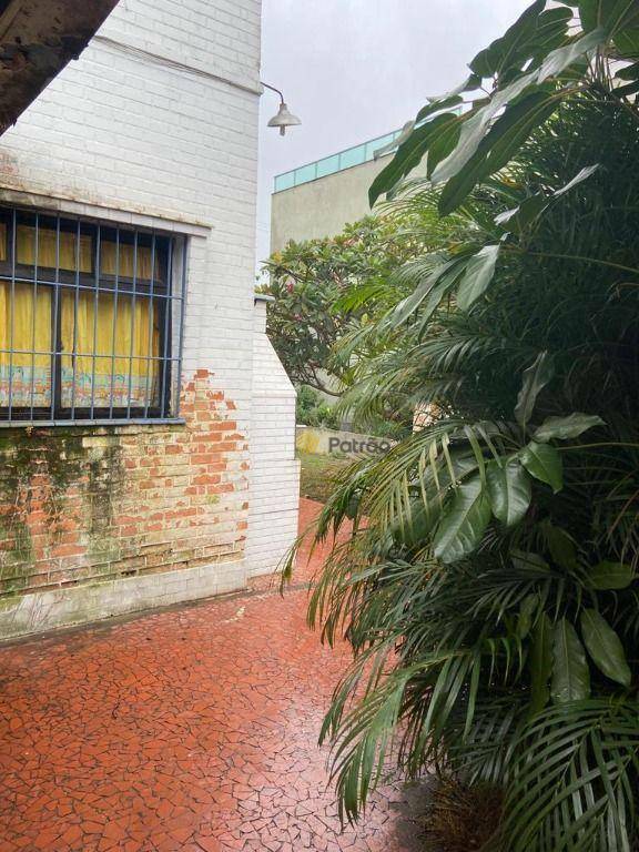 Sobrado à venda e aluguel com 4 quartos, 300m² - Foto 25