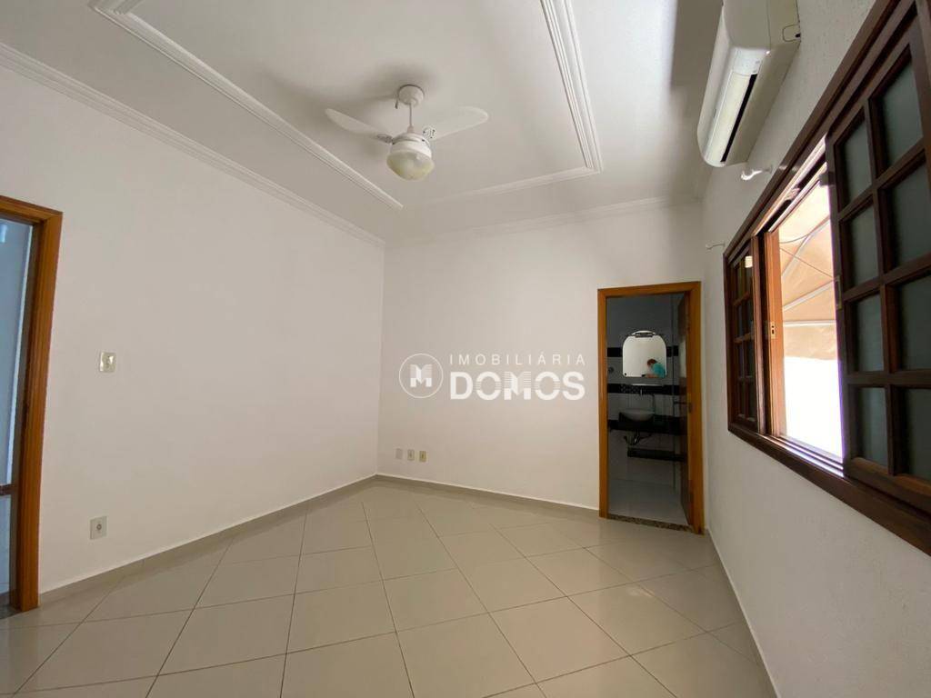 Casa à venda com 4 quartos, 2130m² - Foto 11