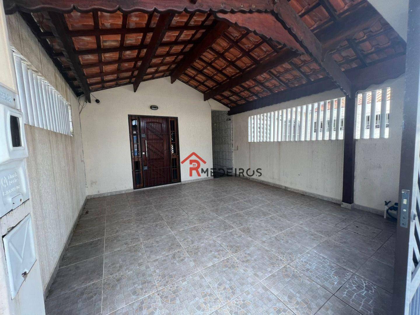 Casa à venda com 2 quartos, 82m² - Foto 2