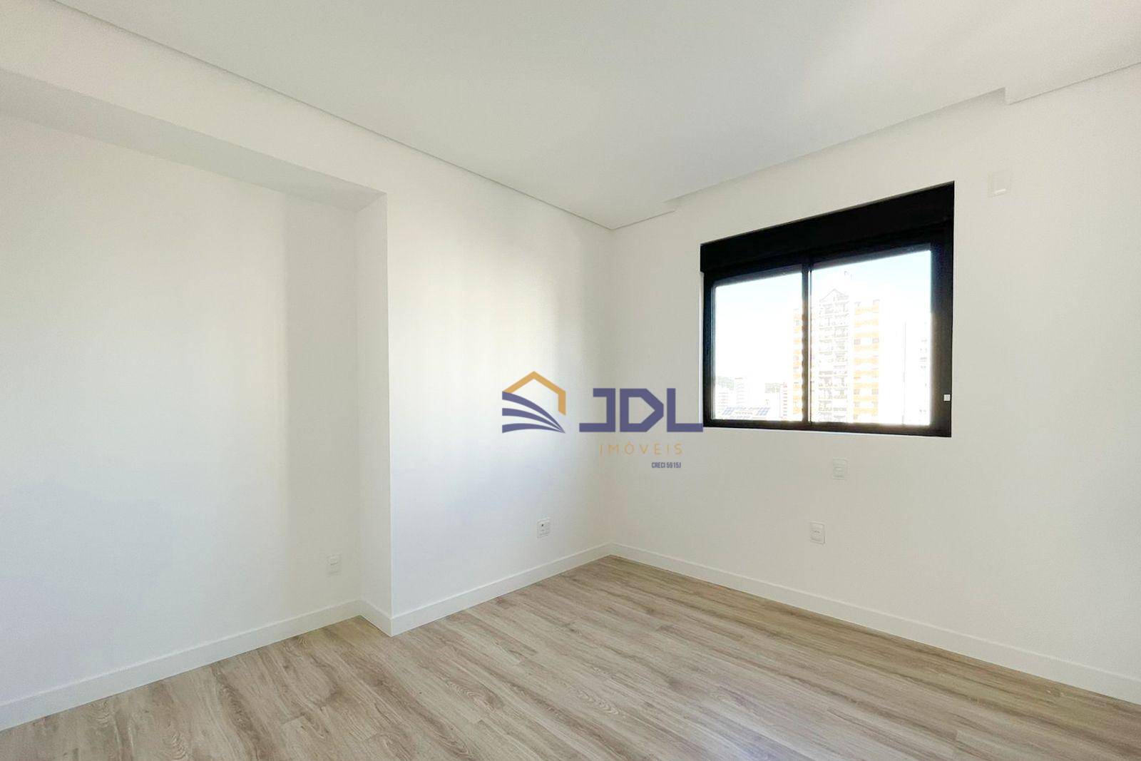 Apartamento à venda com 3 quartos, 123m² - Foto 18