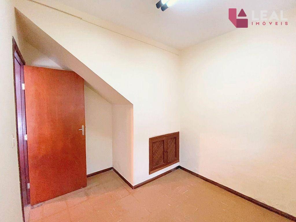 Casa à venda com 4 quartos, 240m² - Foto 4