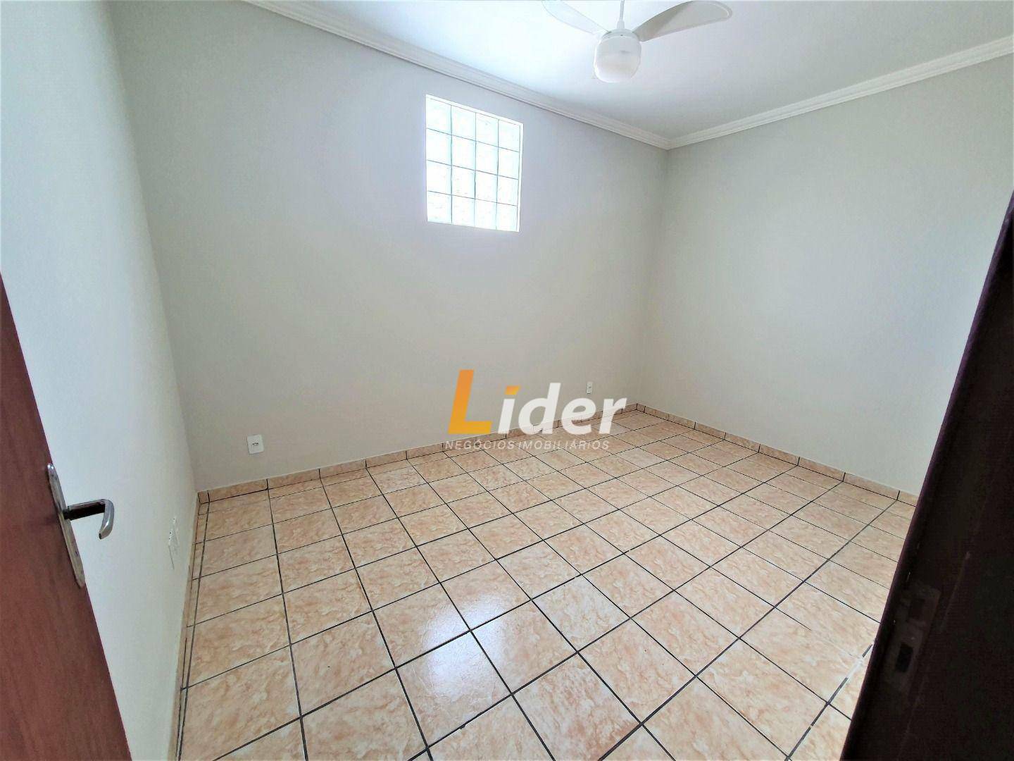 Apartamento para alugar com 2 quartos, 67m² - Foto 3