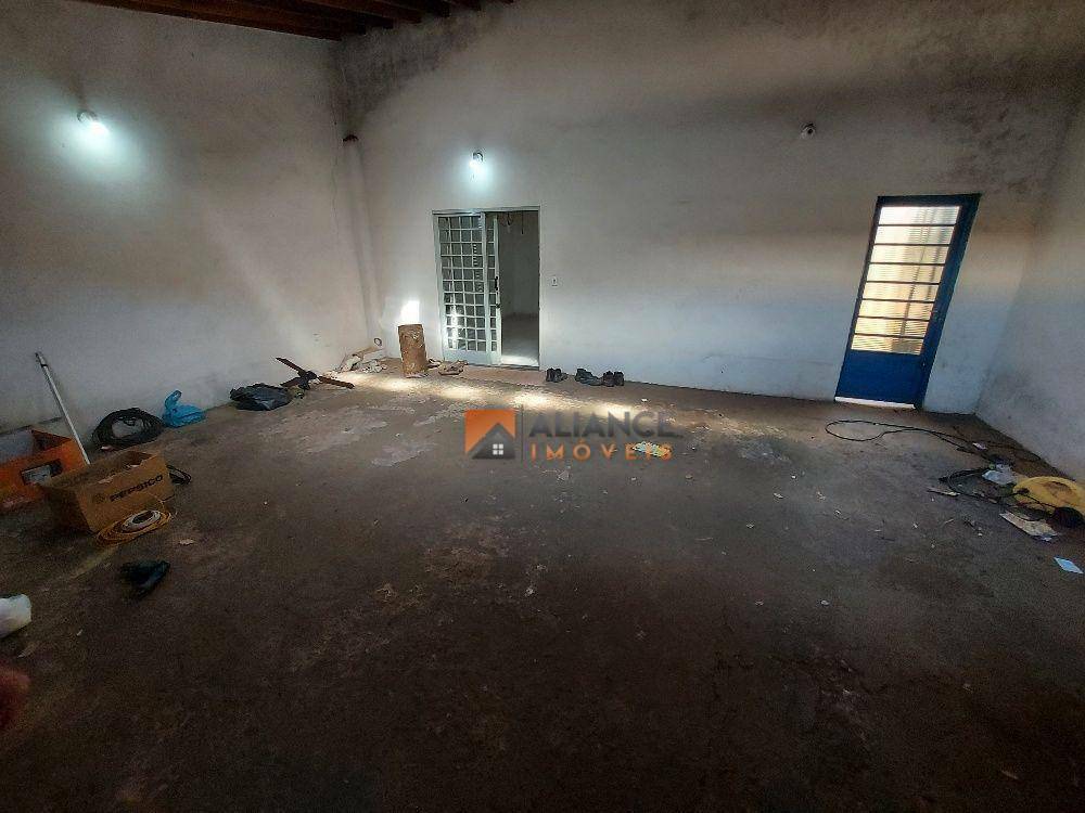 Casa à venda com 2 quartos, 89m² - Foto 2