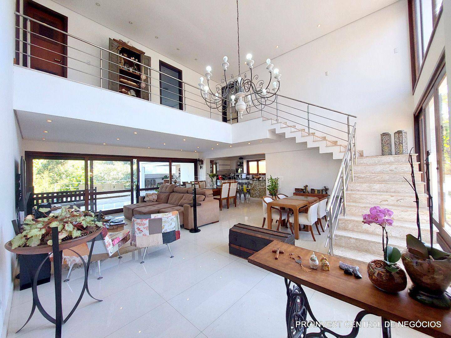 Casa de Condomínio à venda com 4 quartos, 550m² - Foto 3