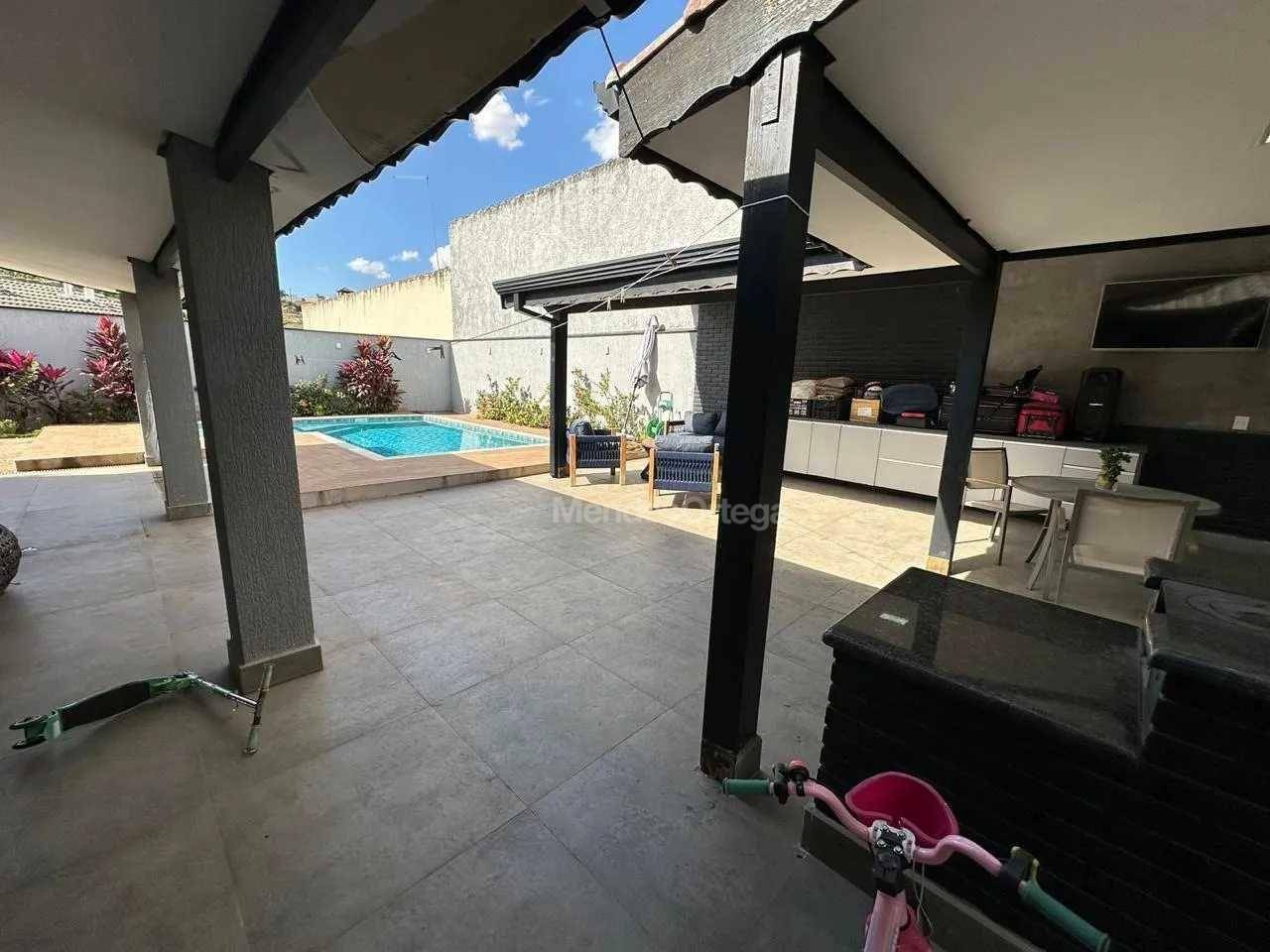 Casa à venda e aluguel com 3 quartos, 310m² - Foto 14