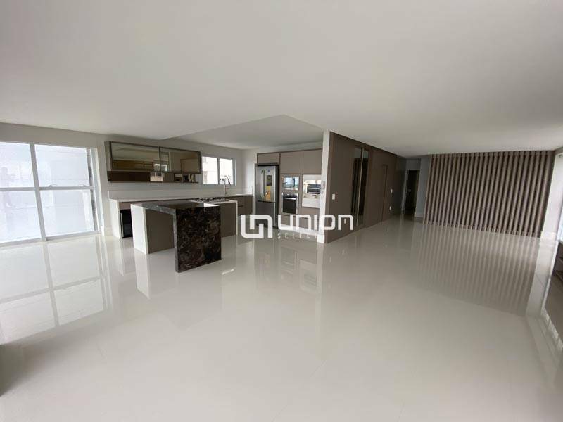 Apartamento à venda com 4 quartos, 237m² - Foto 7