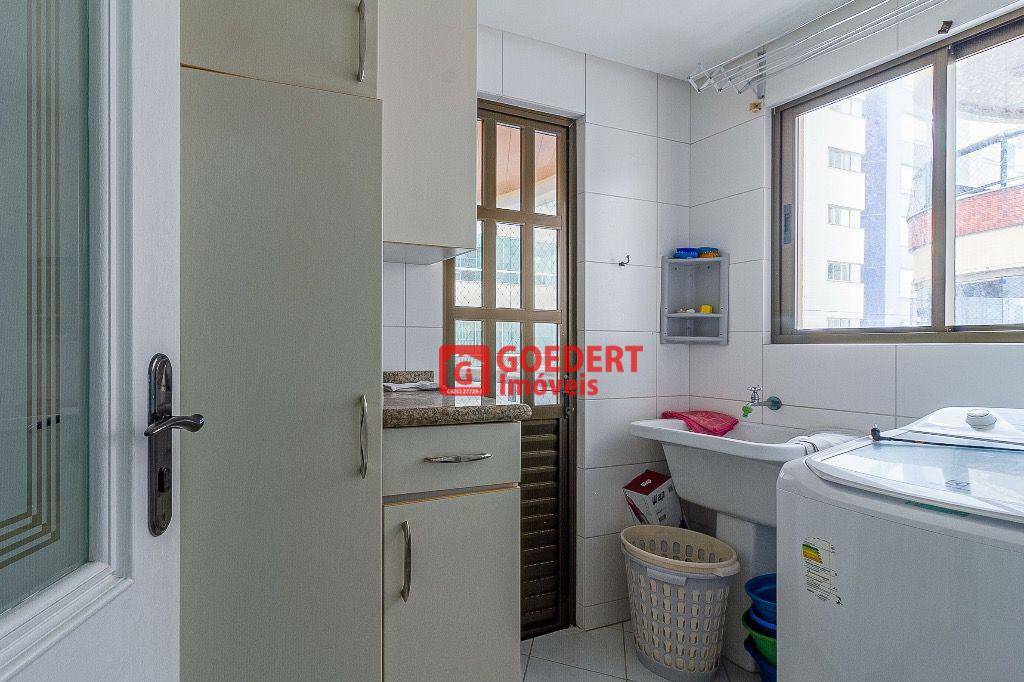 Apartamento à venda e aluguel com 3 quartos, 118m² - Foto 9