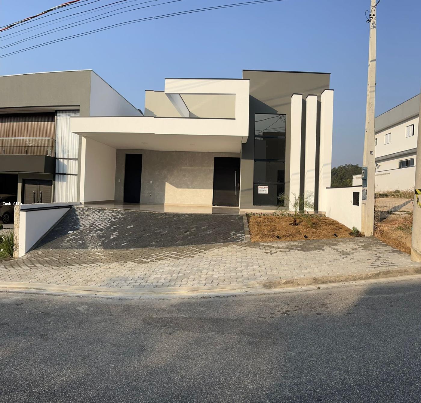 Casa de Condomínio para alugar com 3 quartos, 300m² - Foto 1