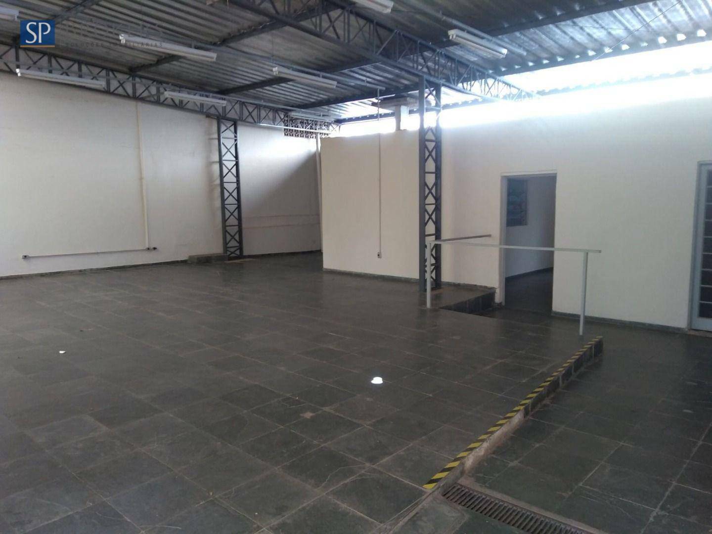 Casa para alugar com 3 quartos, 480m² - Foto 9