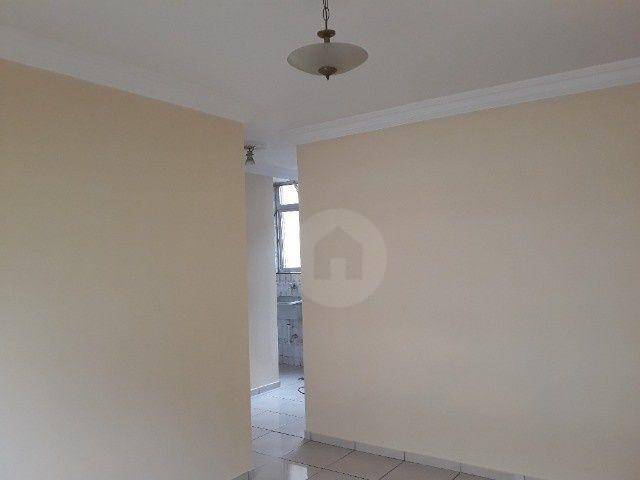 Apartamento à venda com 3 quartos, 90m² - Foto 2