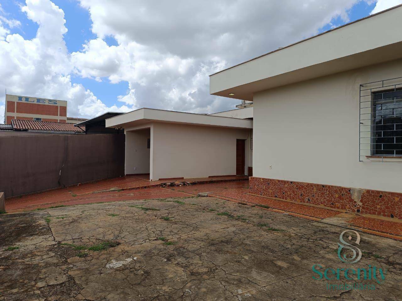 Casa para alugar com 8 quartos, 500m² - Foto 33