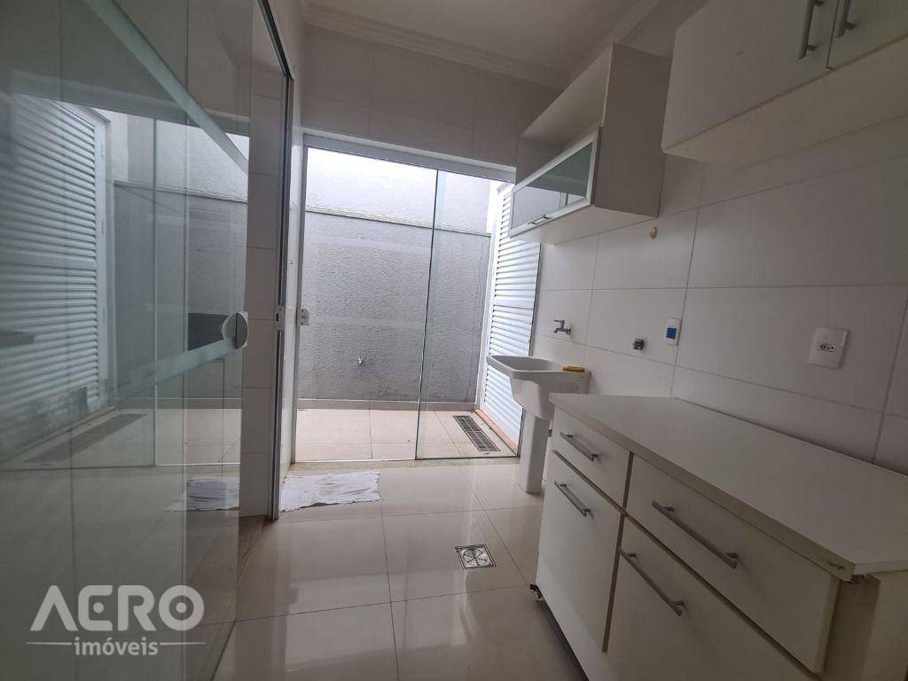 Casa de Condomínio à venda e aluguel com 3 quartos, 212m² - Foto 20