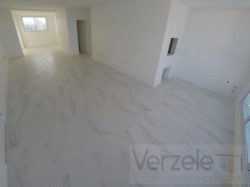 Apartamento à venda com 3 quartos, 151m² - Foto 4