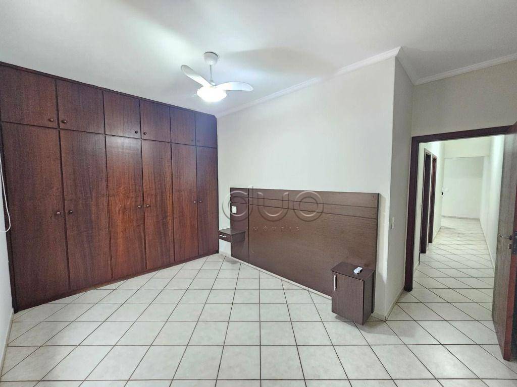 Casa para alugar com 2 quartos, 142m² - Foto 13