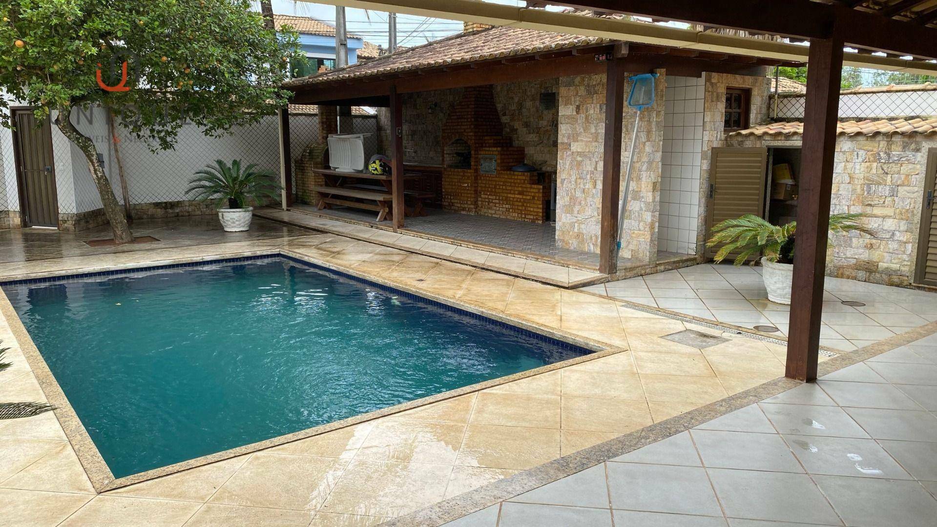 Casa à venda com 3 quartos, 250m² - Foto 1