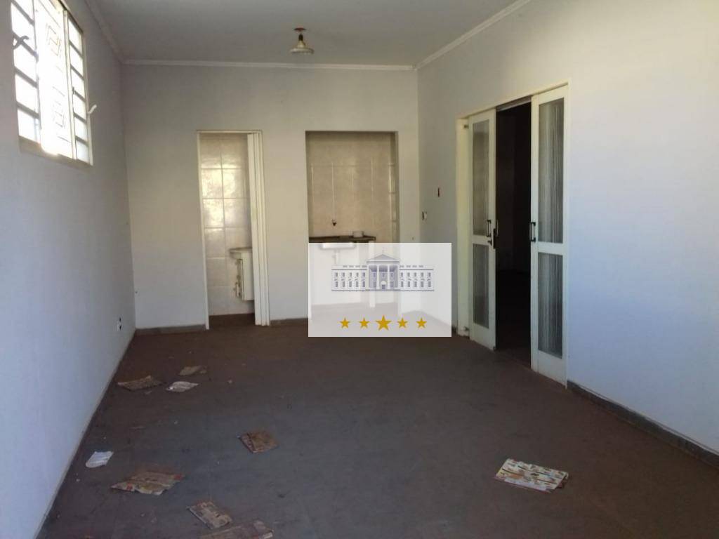 Casa para alugar com 3 quartos, 250m² - Foto 1