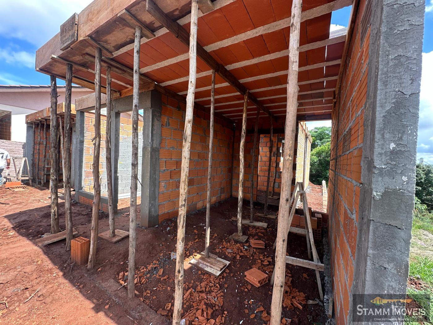 Casa à venda com 2 quartos, 240m² - Foto 2