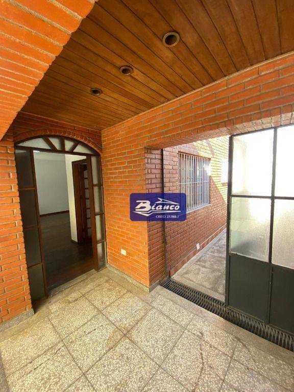 Sobrado à venda e aluguel com 3 quartos, 337m² - Foto 7