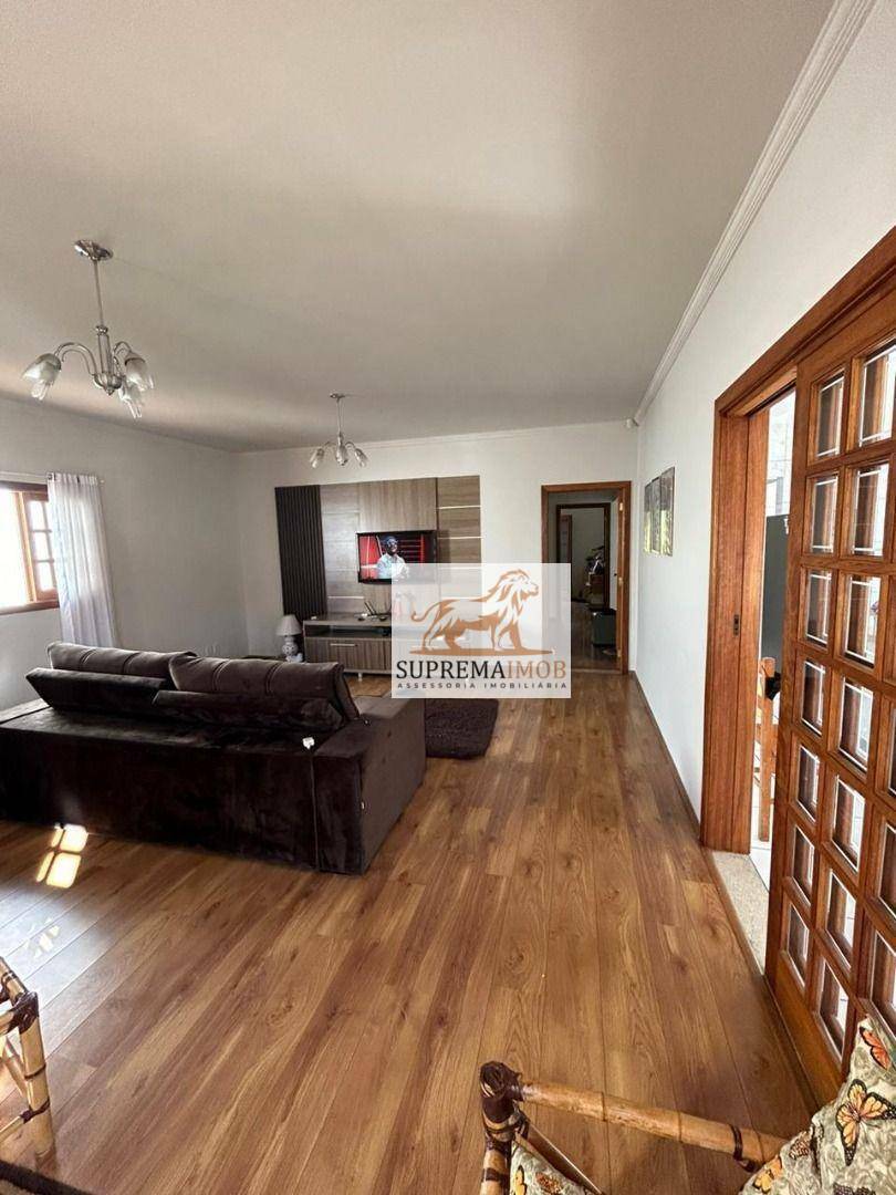 Casa à venda com 3 quartos, 176m² - Foto 1