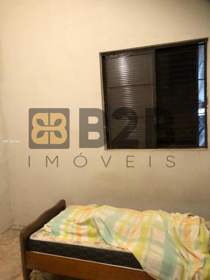 Casa à venda com 2 quartos, 60m² - Foto 2