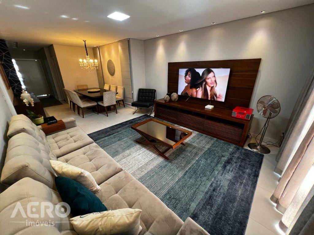 Casa à venda com 3 quartos, 215m² - Foto 5