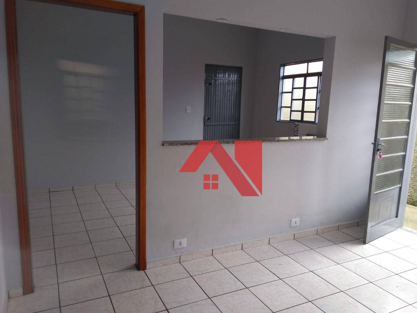 Casa à venda com 2 quartos, 80m² - Foto 1