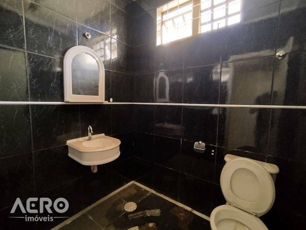 Casa para alugar com 4 quartos, 220m² - Foto 7