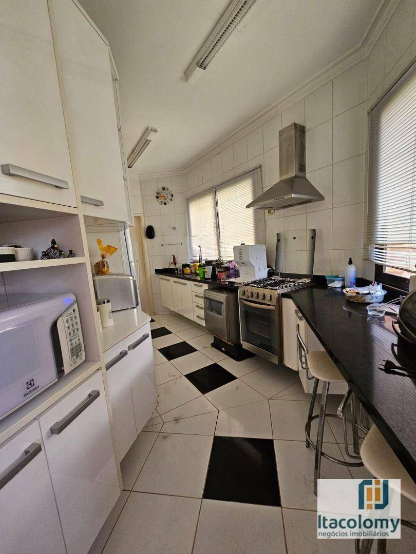 Apartamento à venda com 3 quartos, 210m² - Foto 17