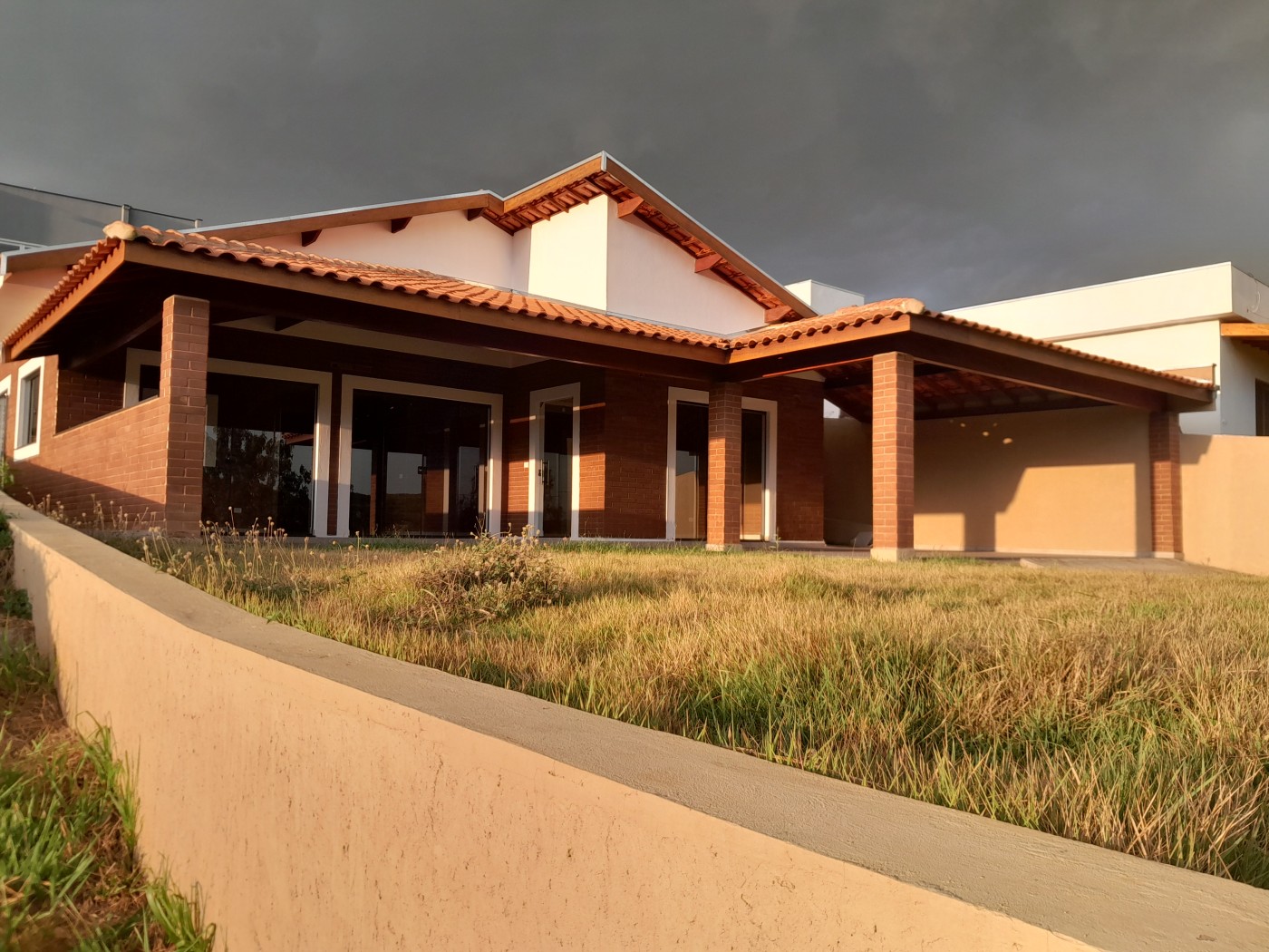 Casa de Condomínio à venda com 3 quartos, 450m² - Foto 1
