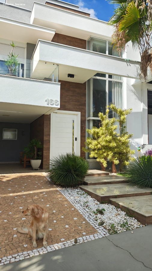 Casa de Condomínio à venda com 3 quartos, 235m² - Foto 1