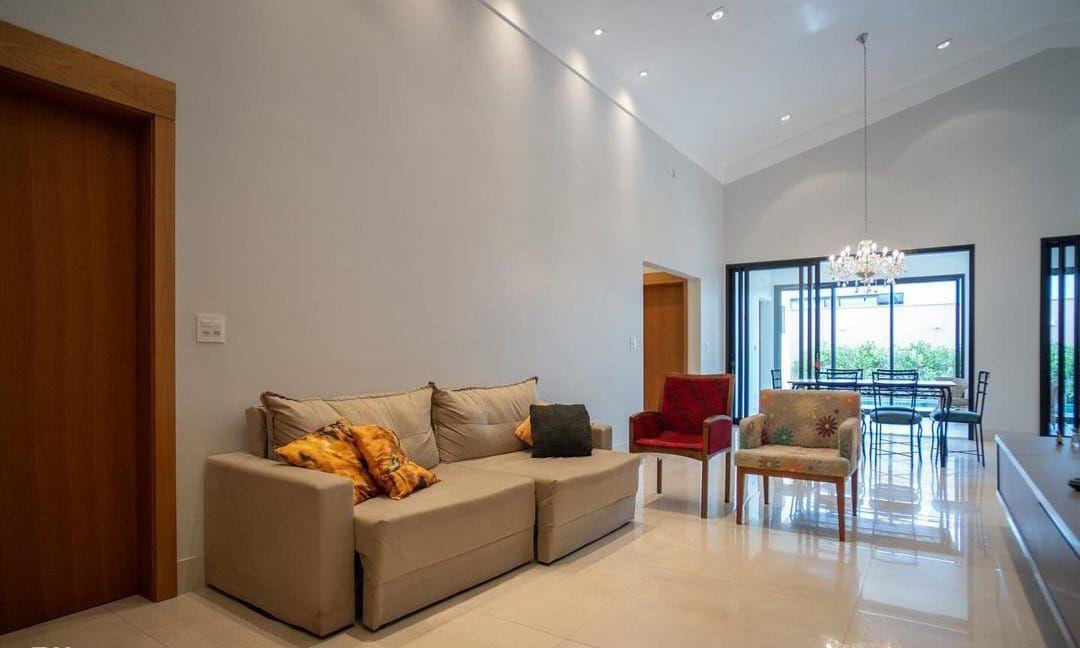 Casa à venda com 3 quartos, 237m² - Foto 2