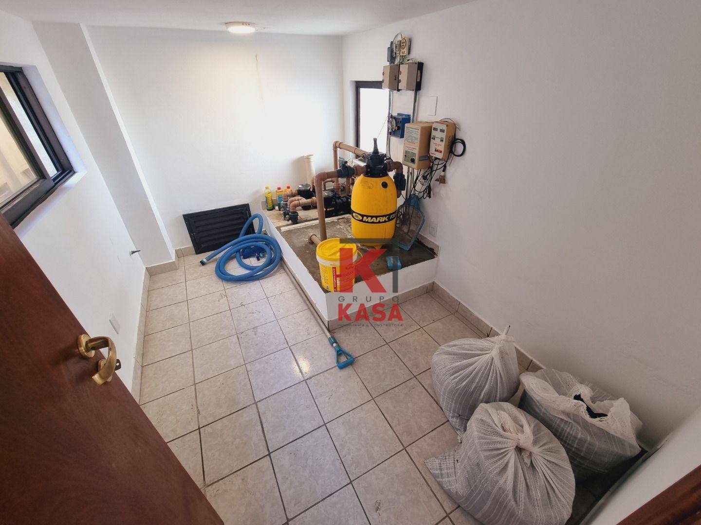 Casa à venda e aluguel com 3 quartos, 339m² - Foto 22
