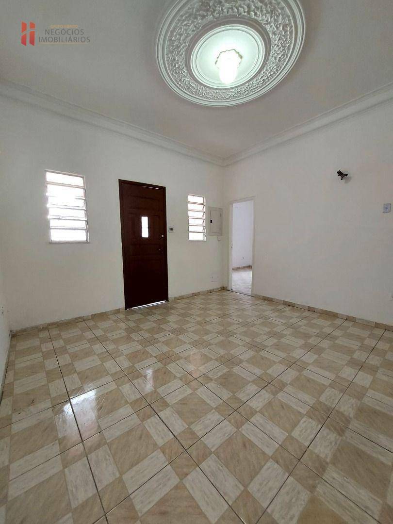 Casa à venda com 3 quartos, 220m² - Foto 7