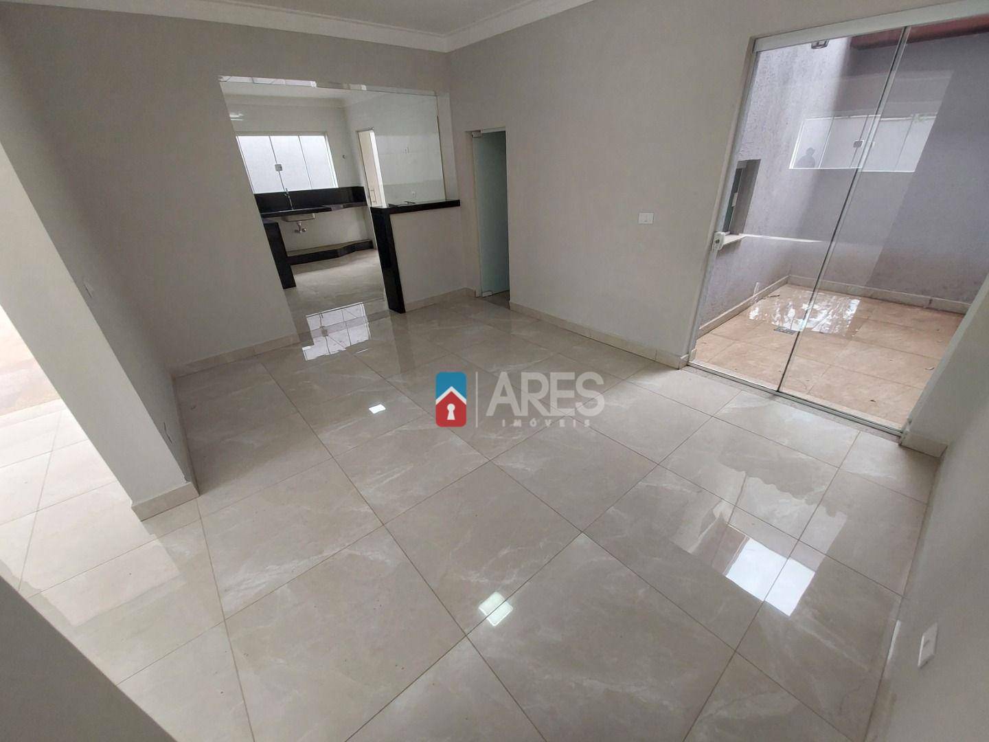 Casa à venda com 4 quartos, 270m² - Foto 3