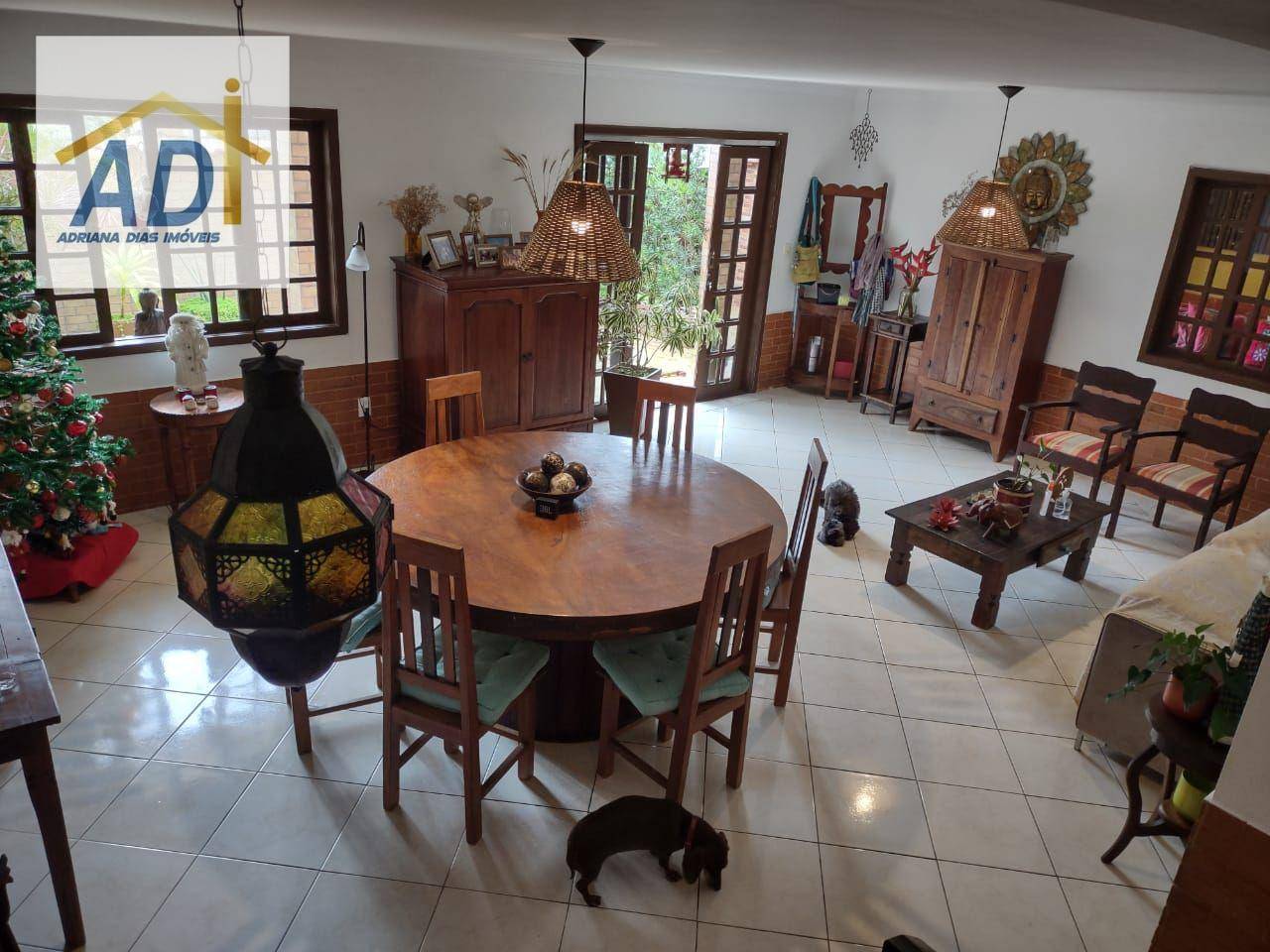 Casa de Condomínio à venda com 4 quartos, 247m² - Foto 1