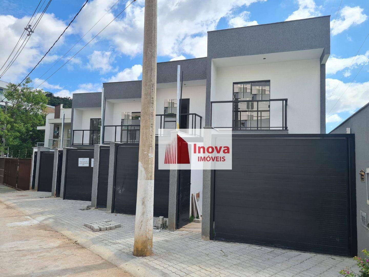 Casa à venda com 2 quartos, 100m² - Foto 1