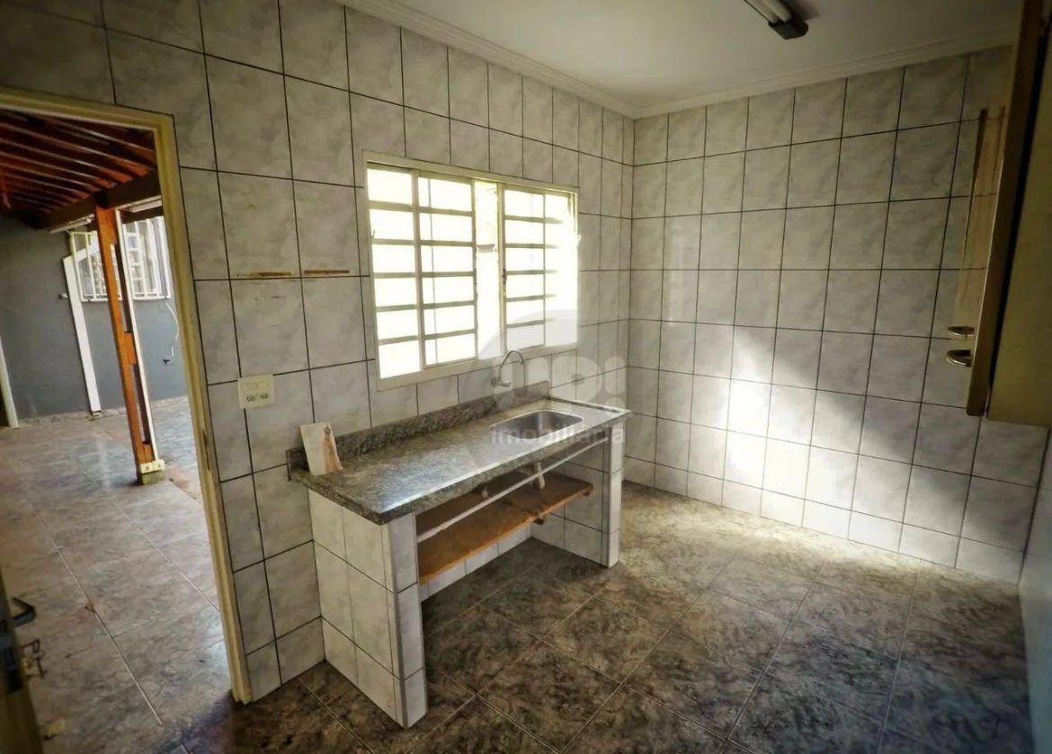 Casa à venda com 6 quartos, 189m² - Foto 6