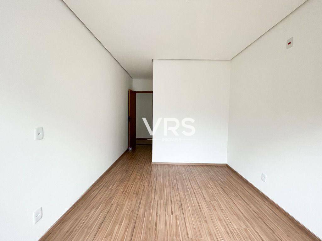 Casa à venda com 5 quartos, 216m² - Foto 12