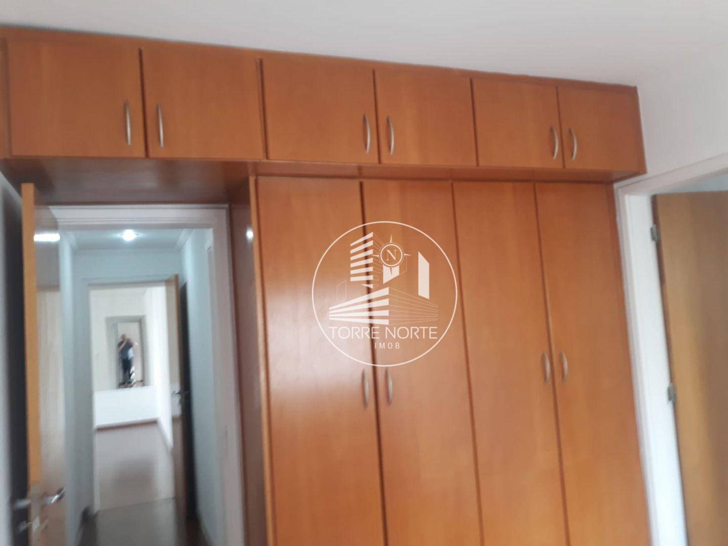 Apartamento para alugar com 4 quartos, 143m² - Foto 11