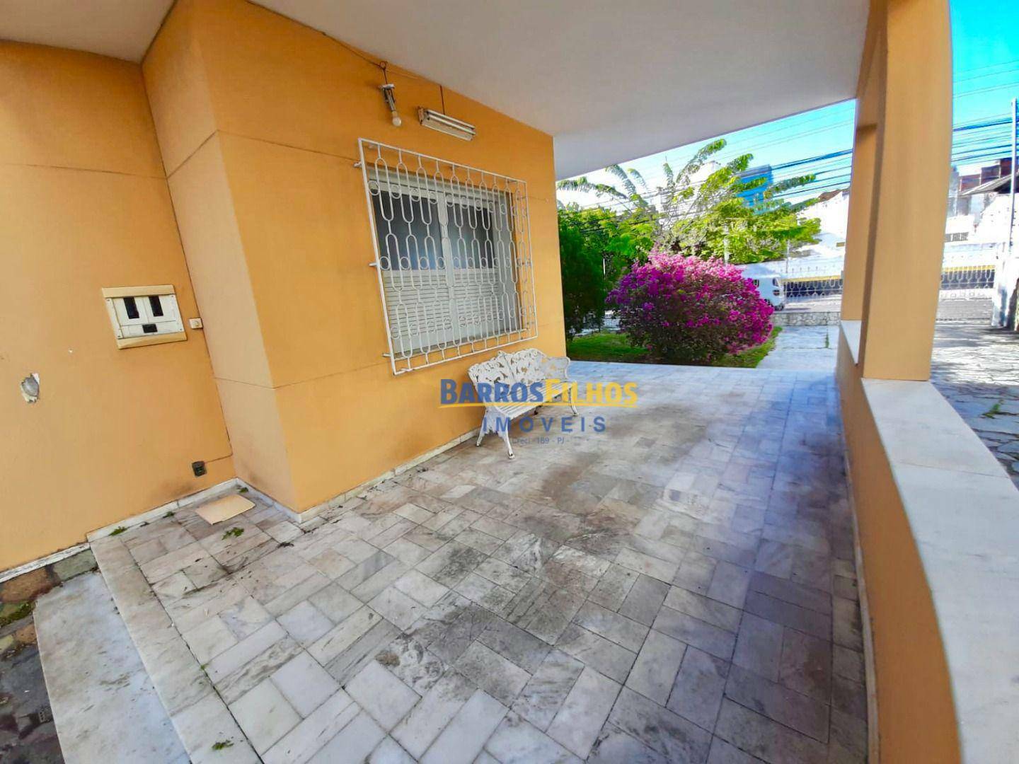 Casa para alugar com 4 quartos, 250m² - Foto 4