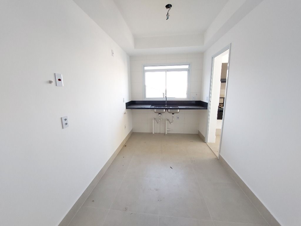 Apartamento à venda com 3 quartos, 154m² - Foto 10