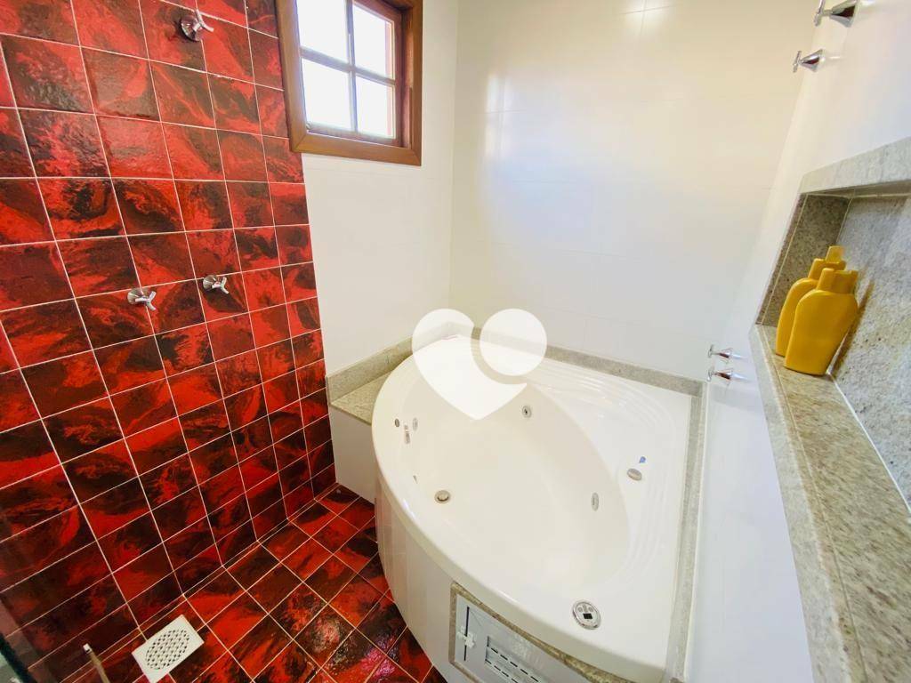 Casa de Condomínio à venda com 6 quartos, 215m² - Foto 31