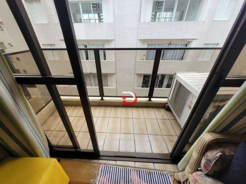 Apartamento à venda com 3 quartos, 98m² - Foto 2