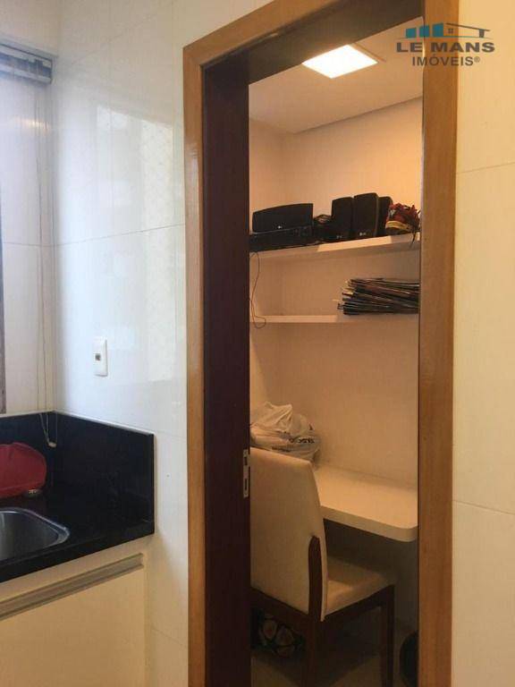 Apartamento à venda com 3 quartos, 145m² - Foto 3