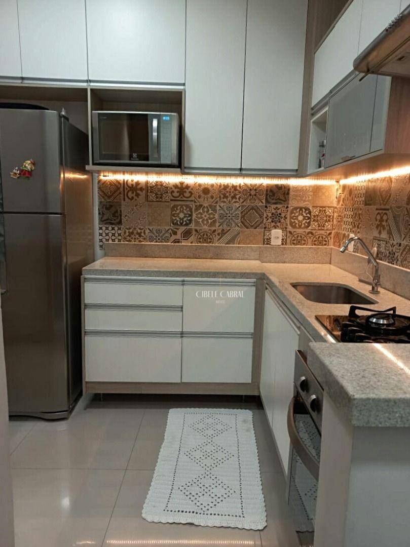 Apartamento à venda com 2 quartos, 72m² - Foto 3