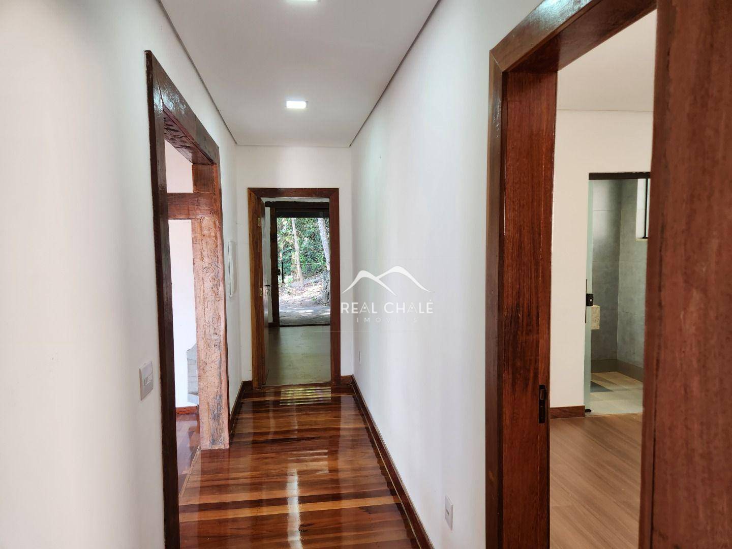 Casa de Condomínio à venda com 4 quartos, 300m² - Foto 2