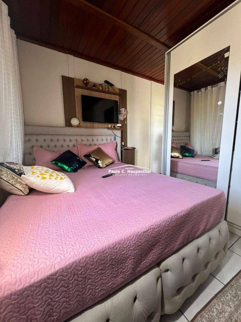 Casa à venda com 3 quartos, 70m² - Foto 2