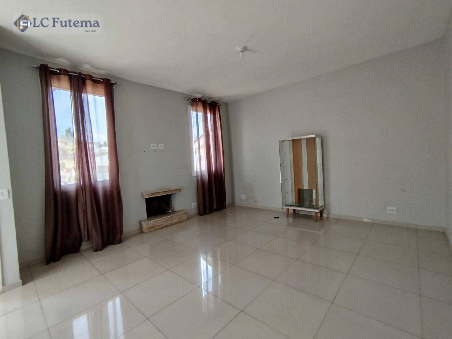 Casa de Condomínio para alugar com 3 quartos, 300m² - Foto 8