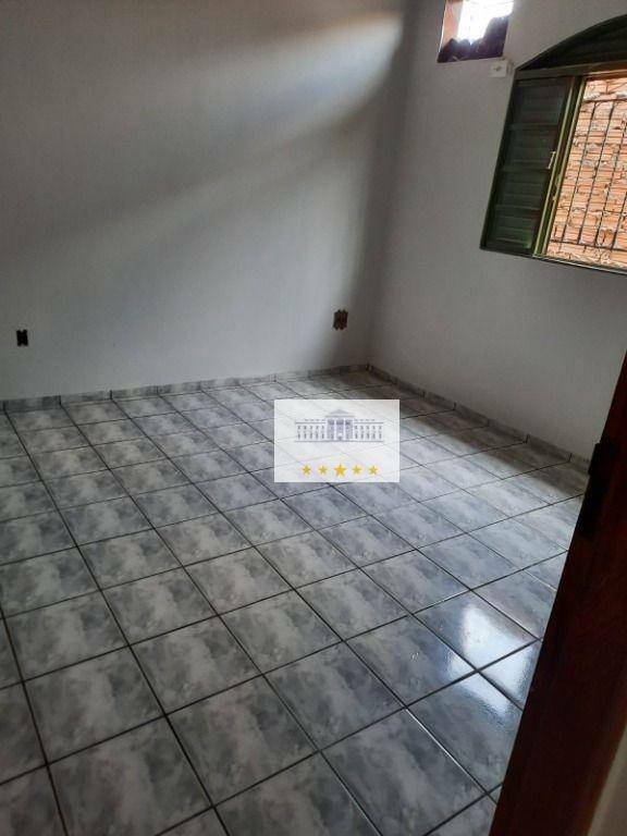 Casa à venda com 3 quartos, 232m² - Foto 2