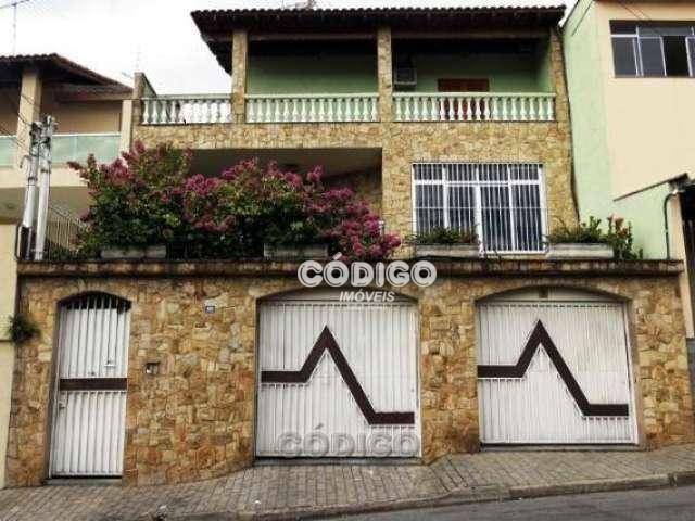 Casa à venda com 3 quartos, 300m² - Foto 1